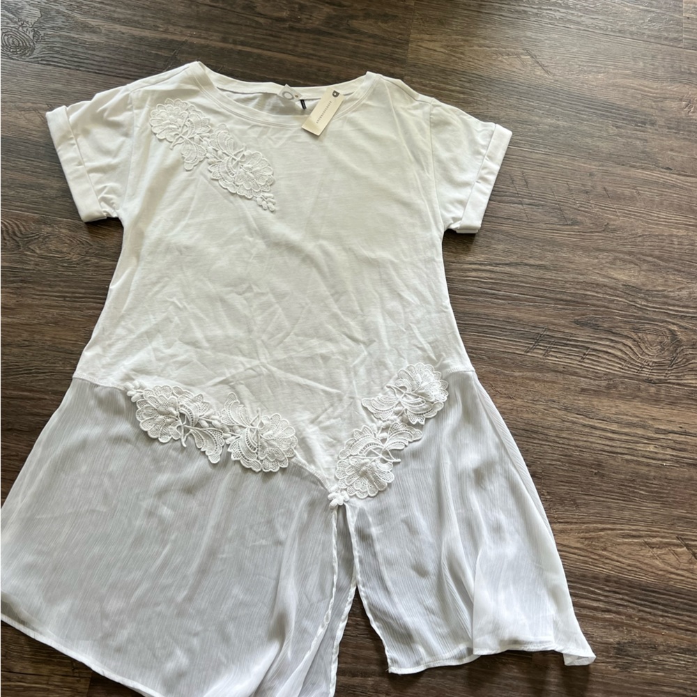 New with tags size XS Anthropologie white top with flowers and chiffon bottom.